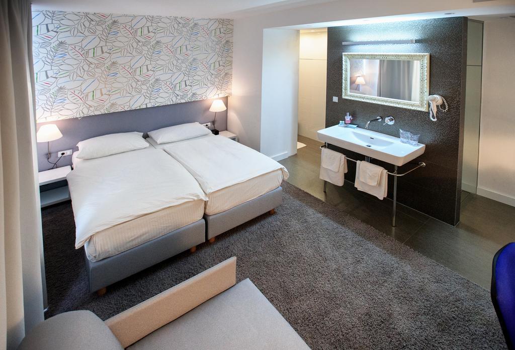 Hotel Jona Podstrana Oda fotoğraf